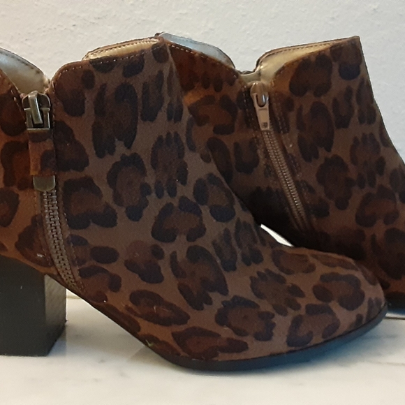Leopard Cheetah Brown Black Animal Print Ankle Booties Boots Womens 7 Wide - Picture 2 of 8